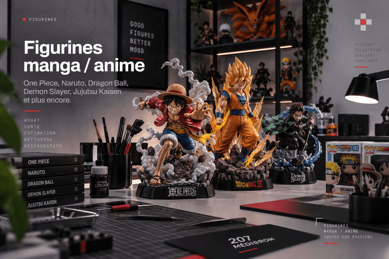 Figurines de Luffy, Son Goku et Tanjiro devant une vitrine de figurines manga