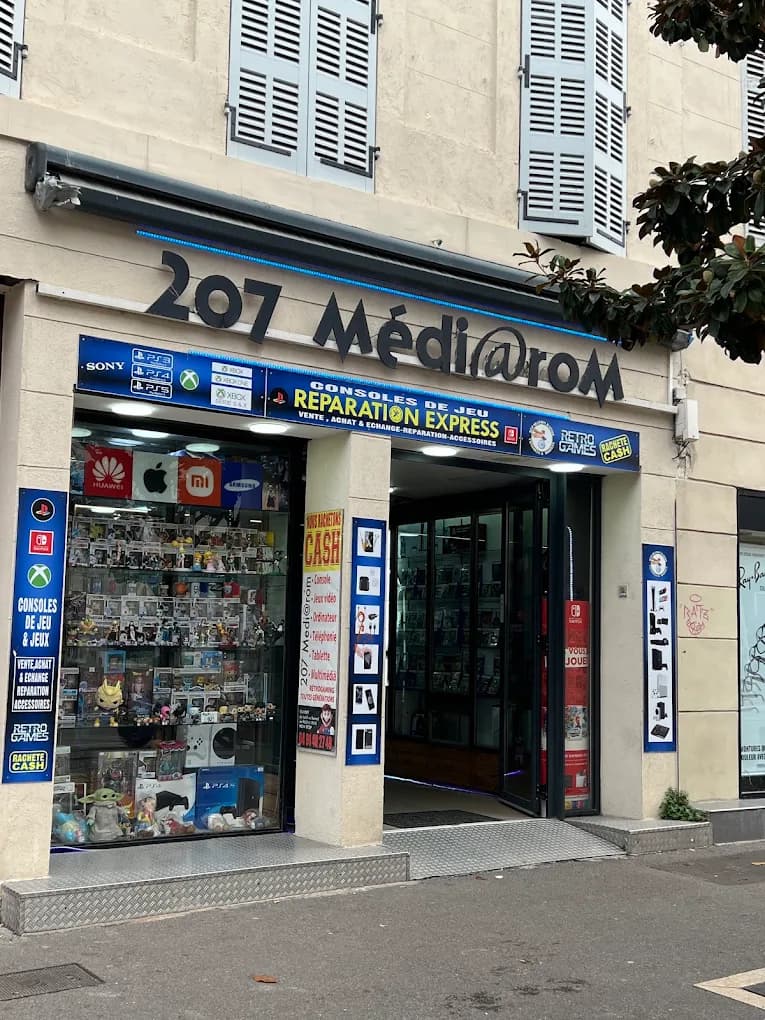 Façade du magasin 207 Médi@roM à Marseille